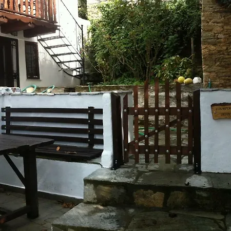 Trianda Filia & Courtyard * Agios Lavrentios